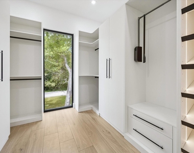 407 Brook Hollow Drive - Photo Thumbnail 19