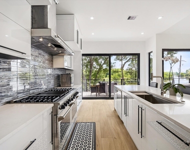407 Brook Hollow Drive - Photo Thumbnail 10