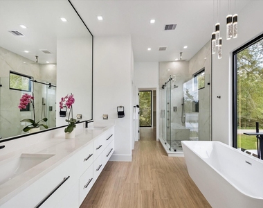 407 Brook Hollow Drive - Photo Thumbnail 16