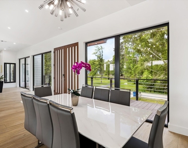 407 Brook Hollow Drive - Photo Thumbnail 3