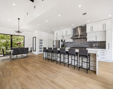 407 Brook Hollow Drive - Photo Thumbnail 8
