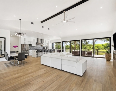 407 Brook Hollow Drive - Photo Thumbnail 4