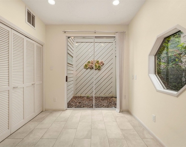 10125 Valley Forge Drive - Photo Thumbnail 12