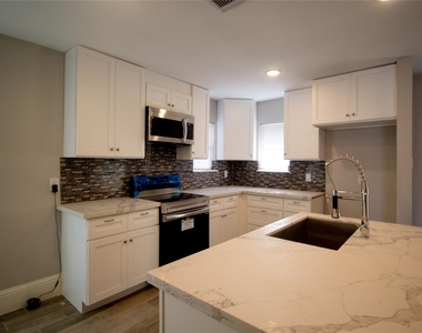 231 Betral Street - Photo Thumbnail 3