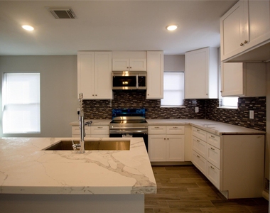 231 Betral Street - Photo Thumbnail 2