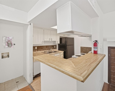 6001 Reims Road - Photo Thumbnail 8
