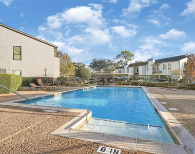 2425 Augusta Drive - Photo Thumbnail 29