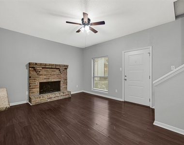 2425 Augusta Drive - Photo Thumbnail 3