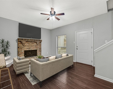 2425 Augusta Drive - Photo Thumbnail 2
