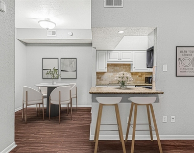 2425 Augusta Drive - Photo Thumbnail 4