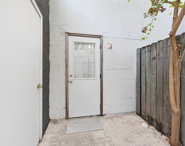 2425 Augusta Drive - Photo Thumbnail 28