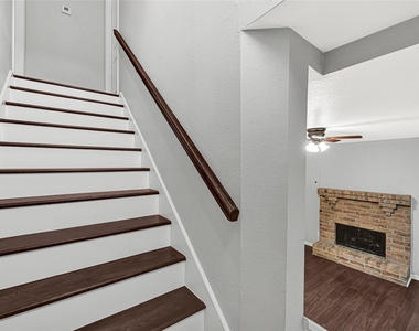 2425 Augusta Drive - Photo Thumbnail 14