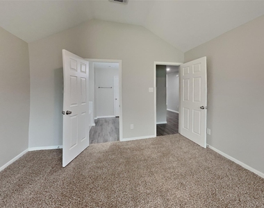 2815 Fox Mountain Drive - Photo Thumbnail 6