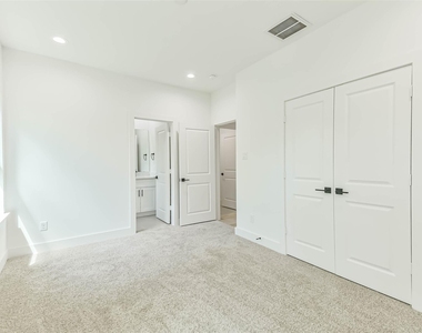 5703 Balbo Street - Photo Thumbnail 33