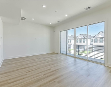 5703 Balbo Street - Photo Thumbnail 9