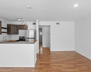 1408 Hughes Street - Photo Thumbnail 5