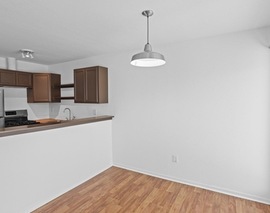 1408 Hughes Street - Photo Thumbnail 14