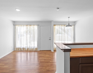 1408 Hughes Street - Photo Thumbnail 12