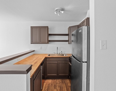 1408 Hughes Street - Photo Thumbnail 4