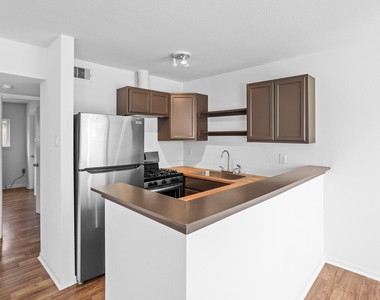 1408 Hughes Street - Photo Thumbnail 16