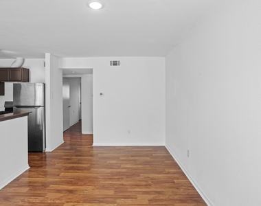 1408 Hughes Street - Photo Thumbnail 8