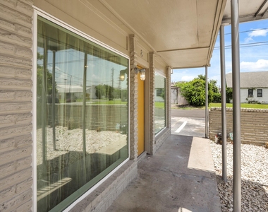 1408 Hughes Street - Photo Thumbnail 3