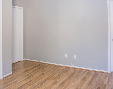 12900 Walden Road - Photo Thumbnail 17