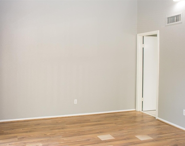12900 Walden Road - Photo Thumbnail 15