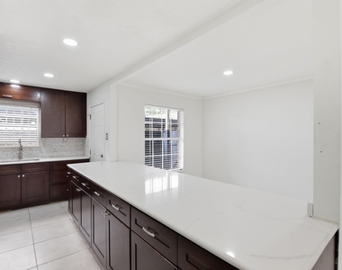 7900 Westheimer Road - Photo Thumbnail 6