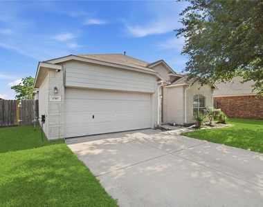 1707 N Highlands Crossing - Photo Thumbnail 2