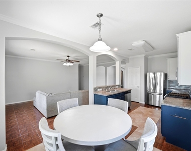 1707 N Highlands Crossing - Photo Thumbnail 18