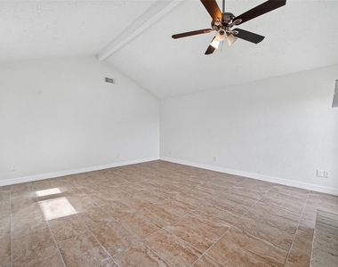 2223 Courtney Ct - Photo Thumbnail 3
