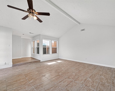 2223 Courtney Ct - Photo Thumbnail 4