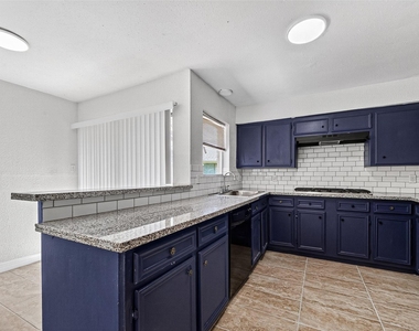 2223 Courtney Ct - Photo Thumbnail 9