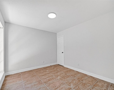 2223 Courtney Ct - Photo Thumbnail 23