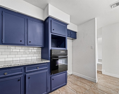 2223 Courtney Ct - Photo Thumbnail 11