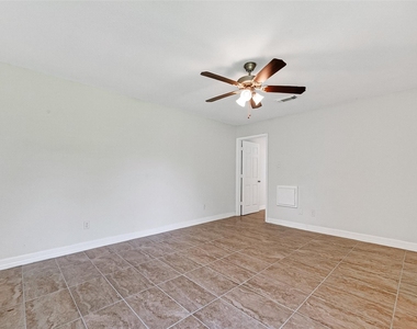 2223 Courtney Ct - Photo Thumbnail 18