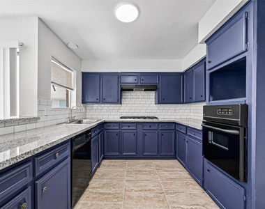 2223 Courtney Ct - Photo Thumbnail 8