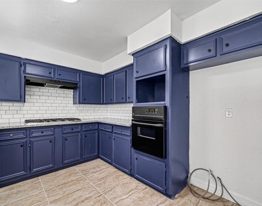 2223 Courtney Ct - Photo Thumbnail 7