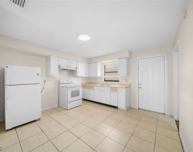5551 5th Avenue - Photo Thumbnail 6