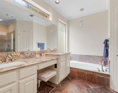 22007 Crossbrook Drive - Photo Thumbnail 26