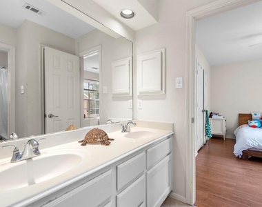 22007 Crossbrook Drive - Photo Thumbnail 36