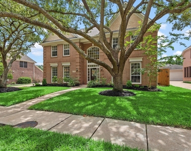 22007 Crossbrook Drive - Photo Thumbnail 2