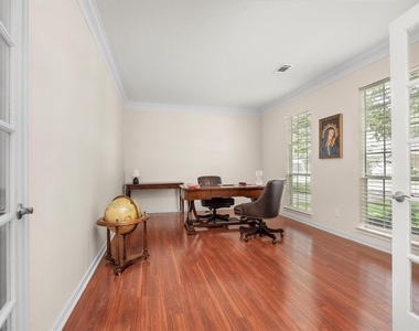 22007 Crossbrook Drive - Photo Thumbnail 12