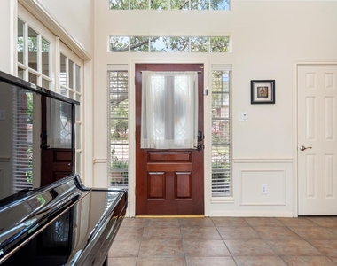 22007 Crossbrook Drive - Photo Thumbnail 4