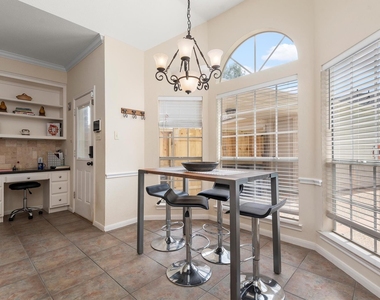 22007 Crossbrook Drive - Photo Thumbnail 17