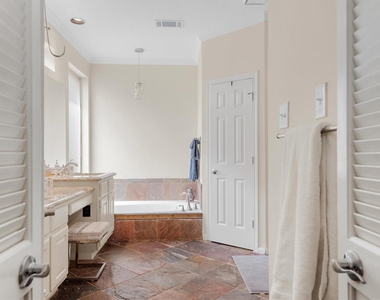 22007 Crossbrook Drive - Photo Thumbnail 27