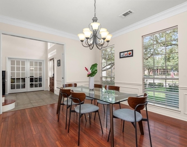 22007 Crossbrook Drive - Photo Thumbnail 10