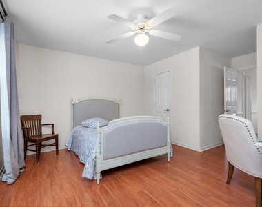 22007 Crossbrook Drive - Photo Thumbnail 32