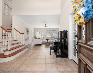 22007 Crossbrook Drive - Photo Thumbnail 5